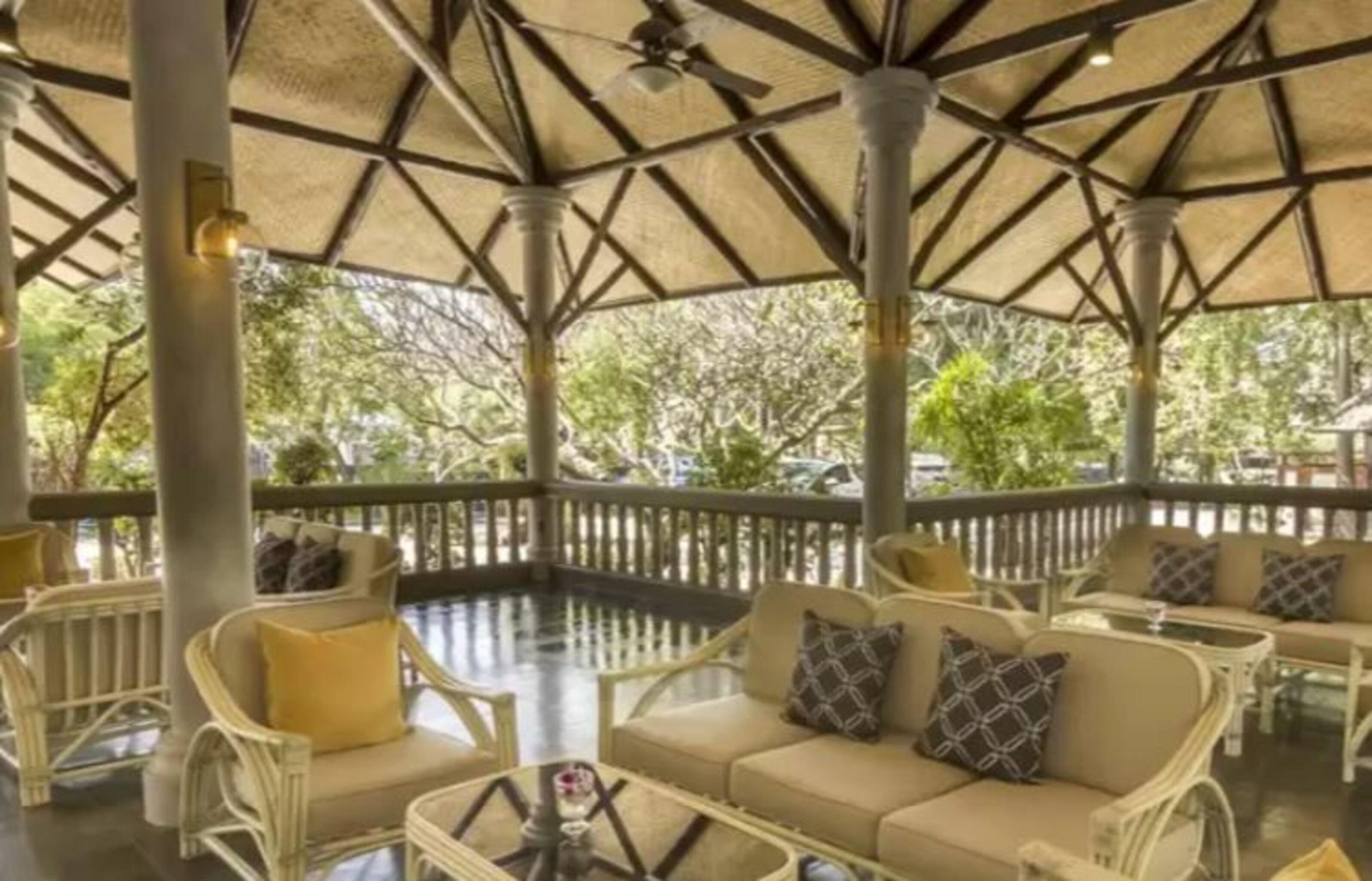 Let'S Hyde Pattaya Resort & Villas - Pool Cabanas Ngoại thất bức ảnh