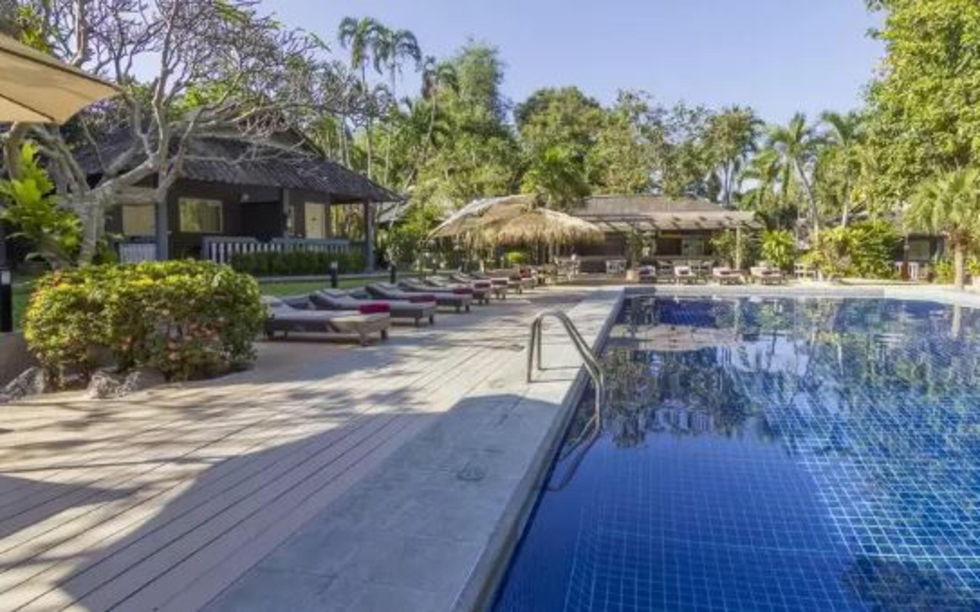 Let'S Hyde Pattaya Resort & Villas - Pool Cabanas Ngoại thất bức ảnh