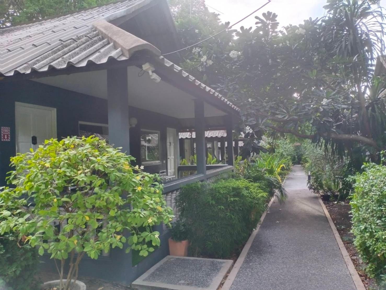Let'S Hyde Pattaya Resort & Villas - Pool Cabanas Ngoại thất bức ảnh