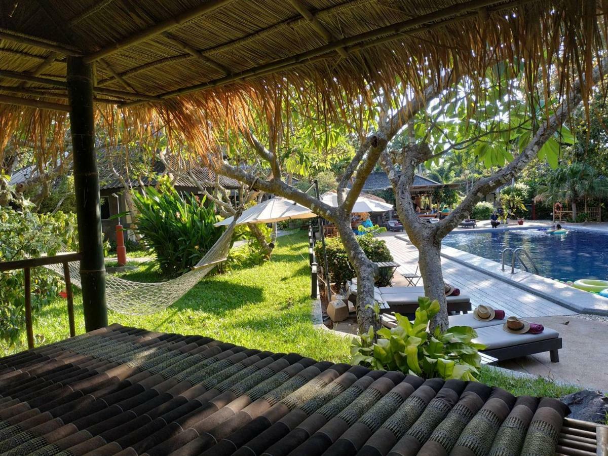 Let'S Hyde Pattaya Resort & Villas - Pool Cabanas Ngoại thất bức ảnh